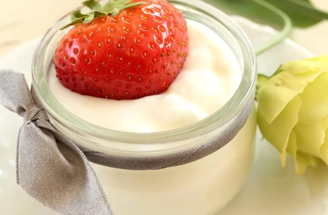 The Top Six Nutritious Greek Yogurts Recommended by Nutritionists