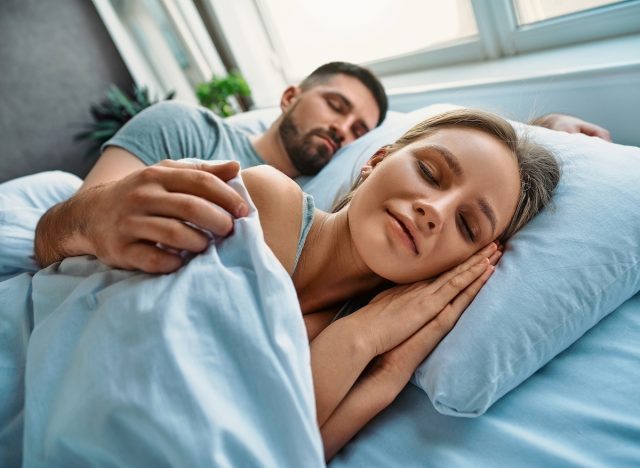 couples sleeping peacefully, the concept of scandinavian sleep method
