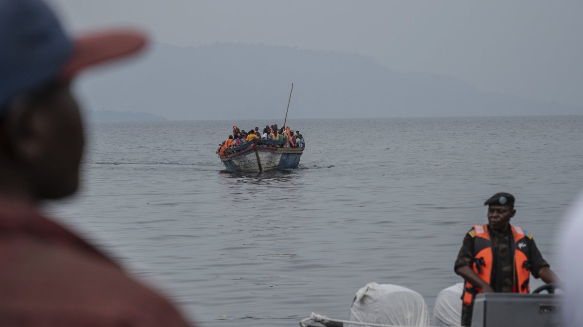 At least 100 dead after boat capsizes in Congo