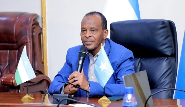 Puntland State finance minister directs funds to roads over salaries, sparking protests