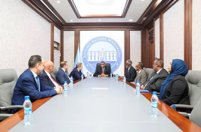 Somali PM hosts Arab League delegation to launch new education initiative