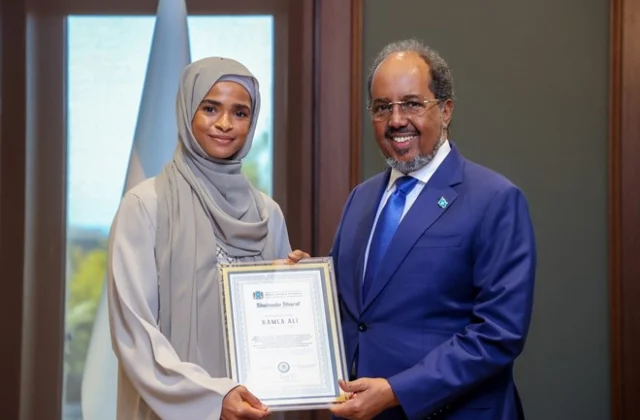 Somali President Hassan Mohamud Pays Tribute to Boxing Champion Ramla Ali in Mogadishu