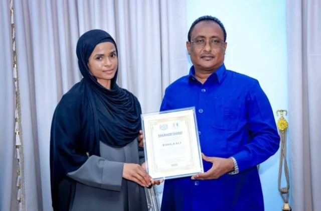 Somali boxing star Ramla Ali receives Medal of Honor in Mogadishu
