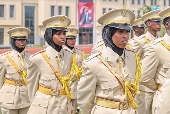 Somalia’s first female officers graduate from Türkiye’s TURKSOM military academy