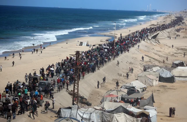 Gaza residents return to devastated homes as Israeli forces withdraw amid ceasefire