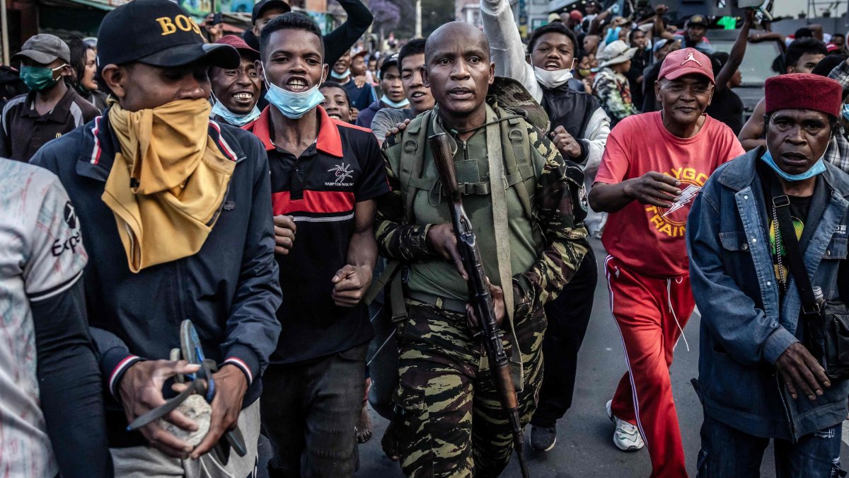 Madagascar leader accuses elite military unit of