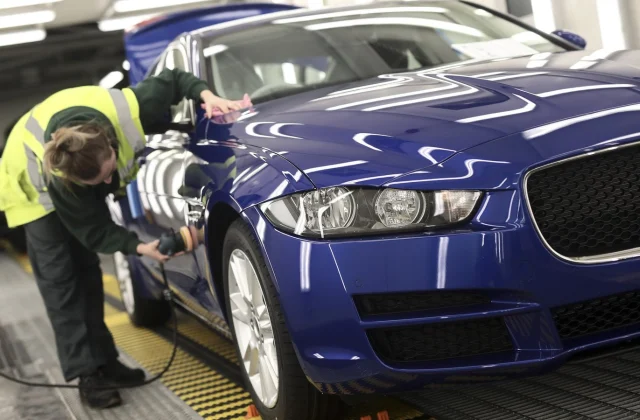 UK backs Jaguar Land Rover with £1.5bn loan guarantee
