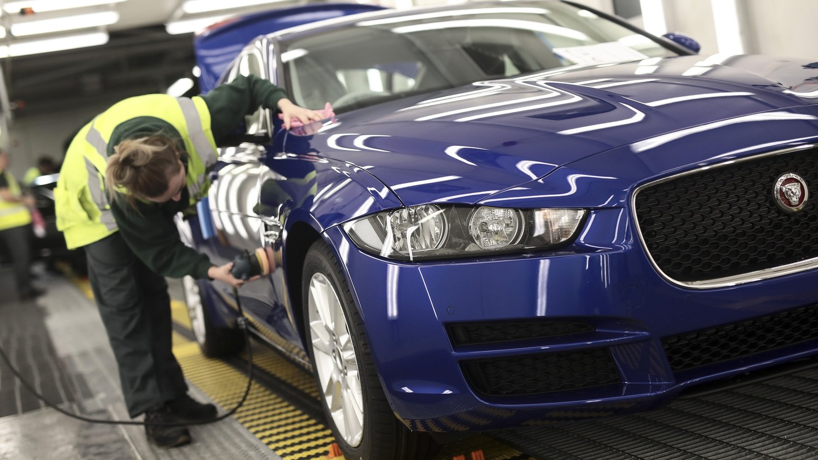 UK pledges £1.5 billion loan guarantee for Jaguar Land Rover