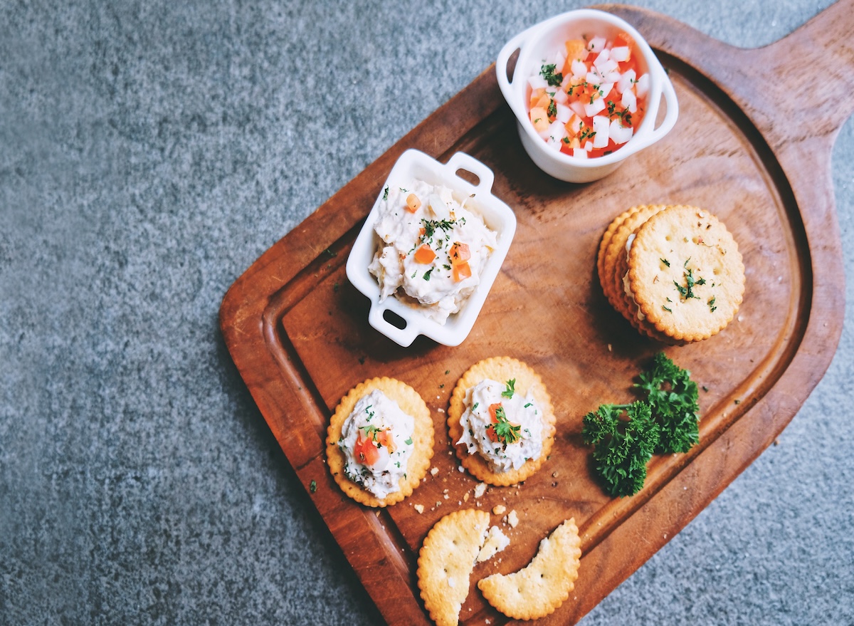 Tuna or salmon packets with wholemeal crackers