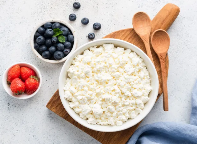 Cottage cheese with fruit