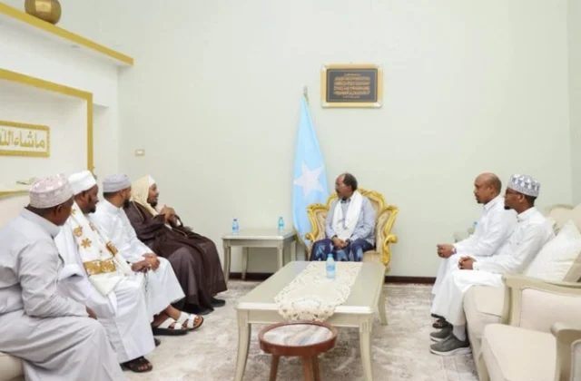 Somalia’s President Hassan Sheikh Meets Renowned Quran Reciter Abdirashid Ali Sufi in Mogadishu