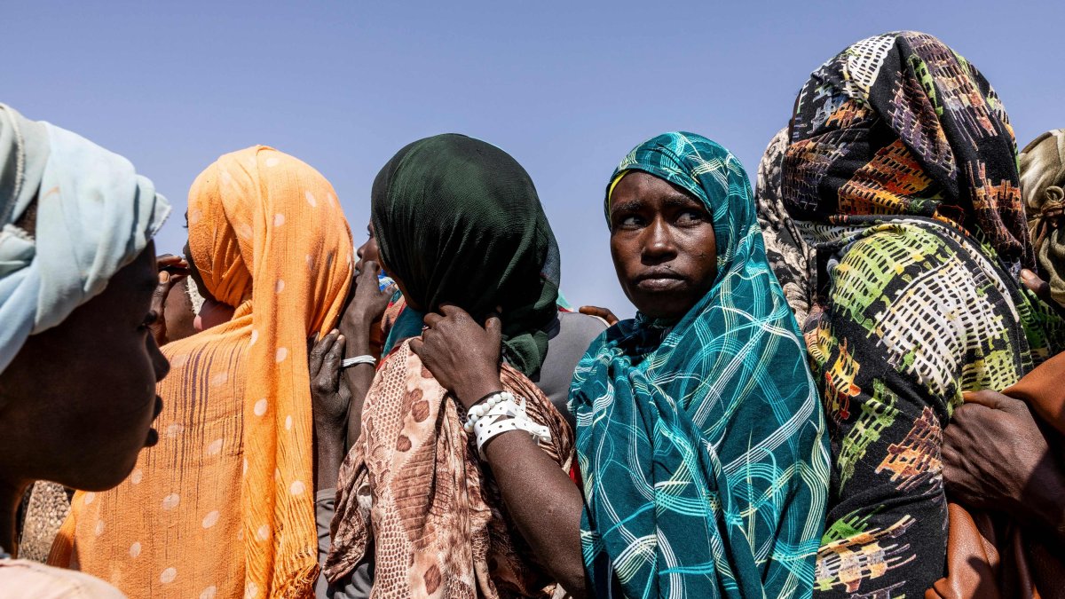 Sudan faces de facto partition with war at