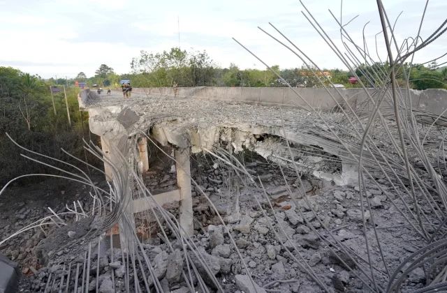 Cambodia seals Thailand border crossings as deadly fighting flares