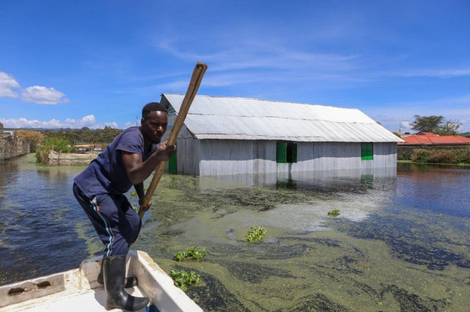 Floods Inundate Kenya’s Rift Valley, Swamping Settlements, Hotels, and Farms