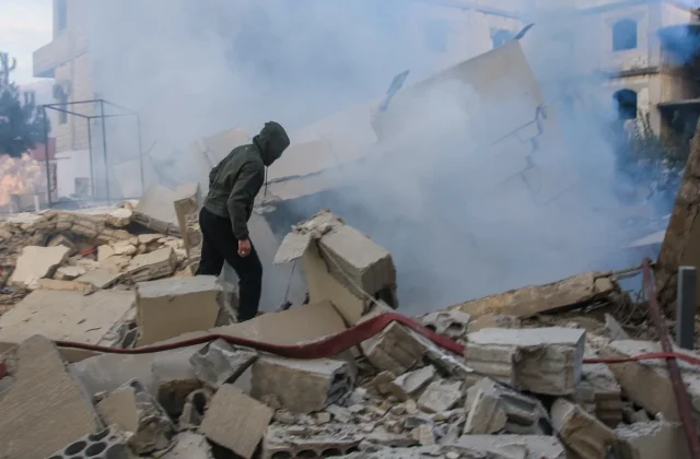 Israel launches new airstrikes in southern Lebanon after warnings