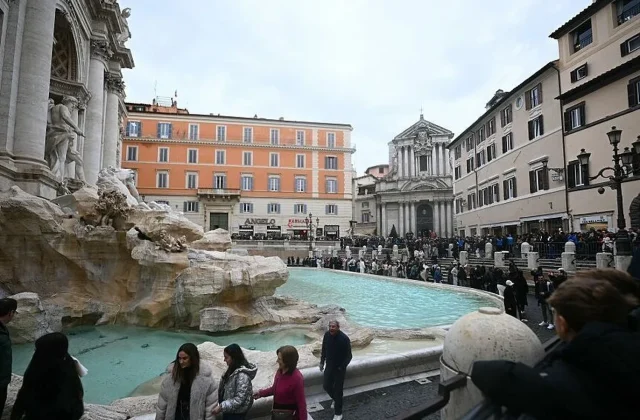Rome to charge tourists for close-up access to Trevi Fountain