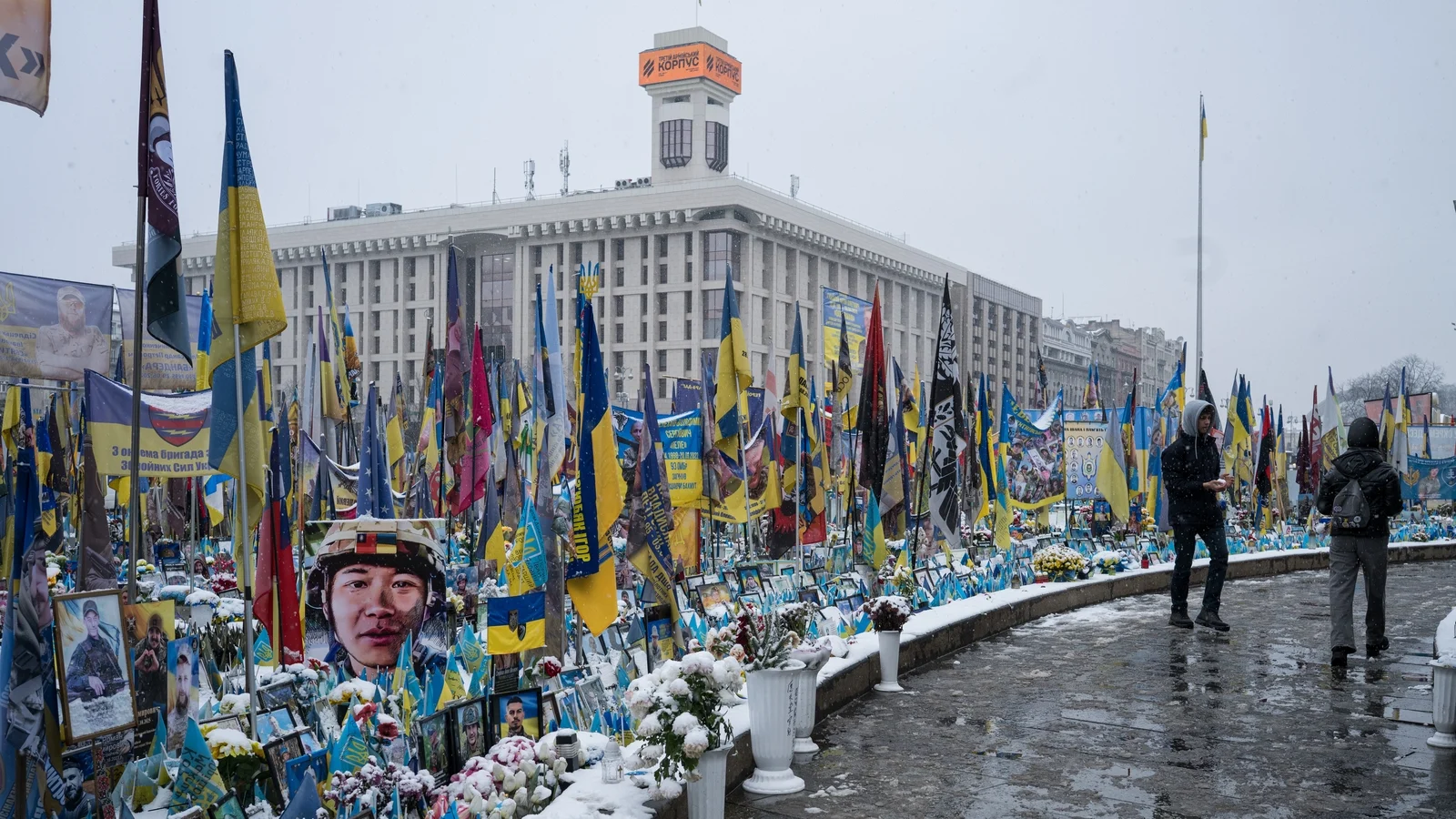 Russia unleashes new airstrikes against Kyiv, Ukraine’s capital