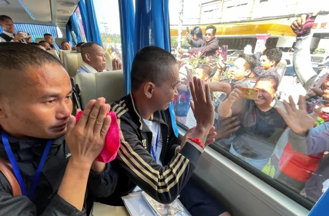 Thailand frees 18 Cambodian troops detained since July