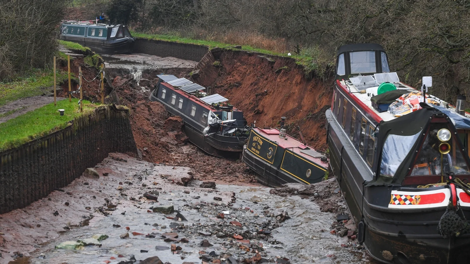 UK sinkhole sparks major incident, leaving canal boats stranded
