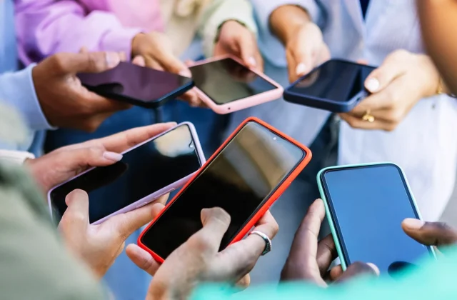 Would an Australian-style youth social media ban work here?