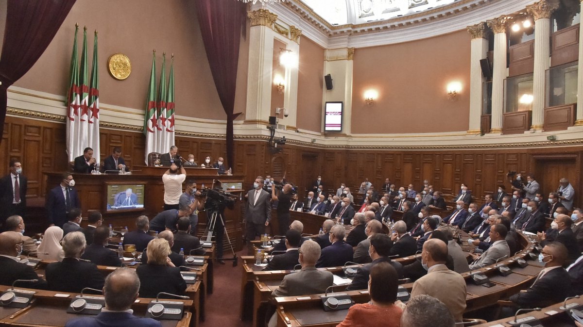 Algeria Approves Law Making French Language Use a Crime