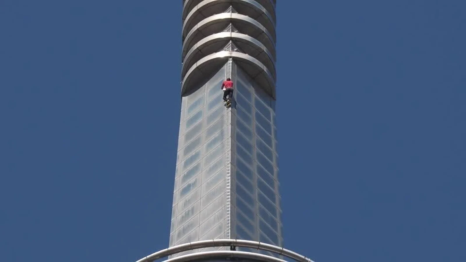 American free climber ascends Taiwan’s tallest skyscraper in daring feat
