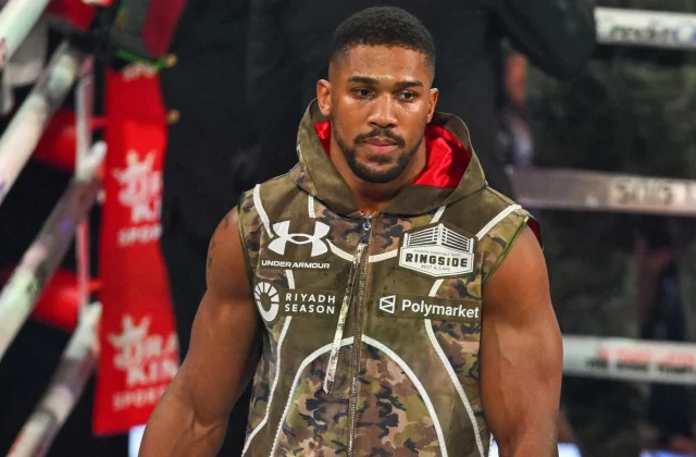Anthony Joshua resumes training after fatal crash that killed close friends