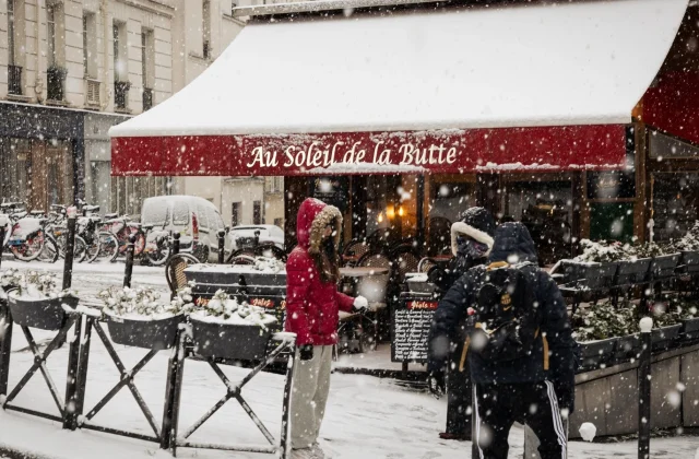 Heavy snowfall disrupts air travel, canceling hundreds of flights in Paris, Amsterdam