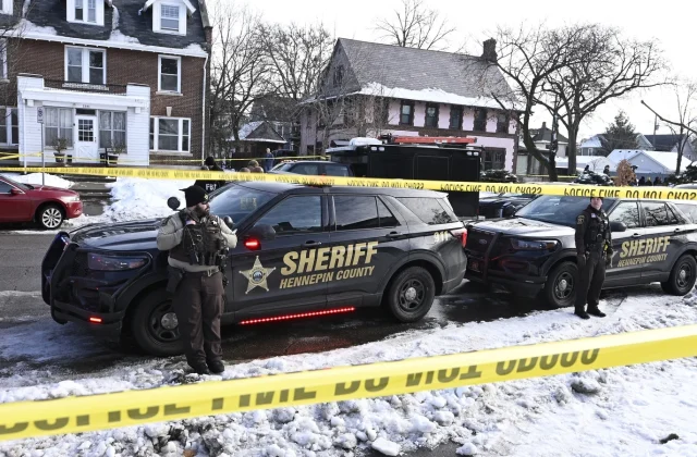 Minneapolis mayor urges ICE to leave city after deadly shooting
