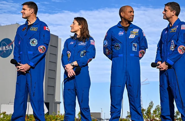 NASA announces date for first human lunar flyby in half a century
