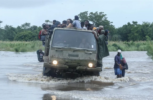 Over 300,000 People Uprooted by Mozambique Flooding