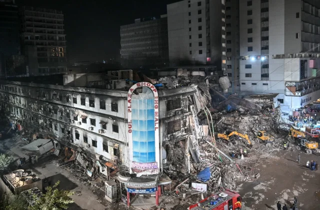Pakistan mall blaze leaves 55 dead, Karachi officials confirm