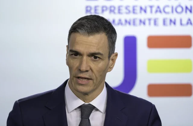 Spain plans to grant legal status to 500,000 undocumented migrants