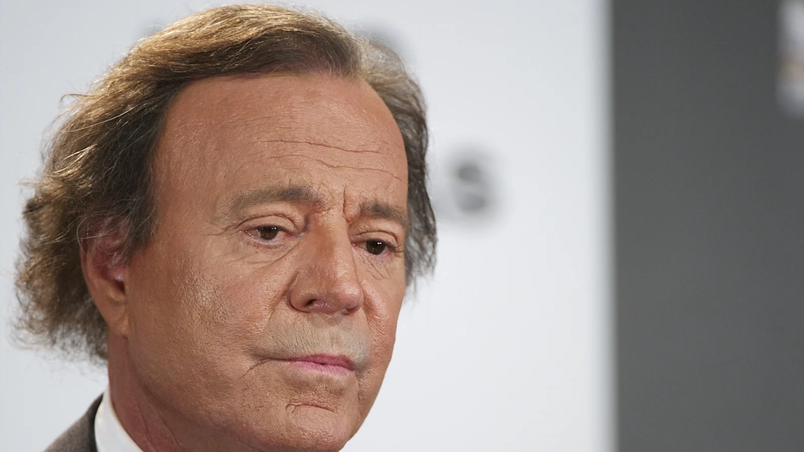 Spanish prosecutors close abuse investigation into singer Julio Iglesias