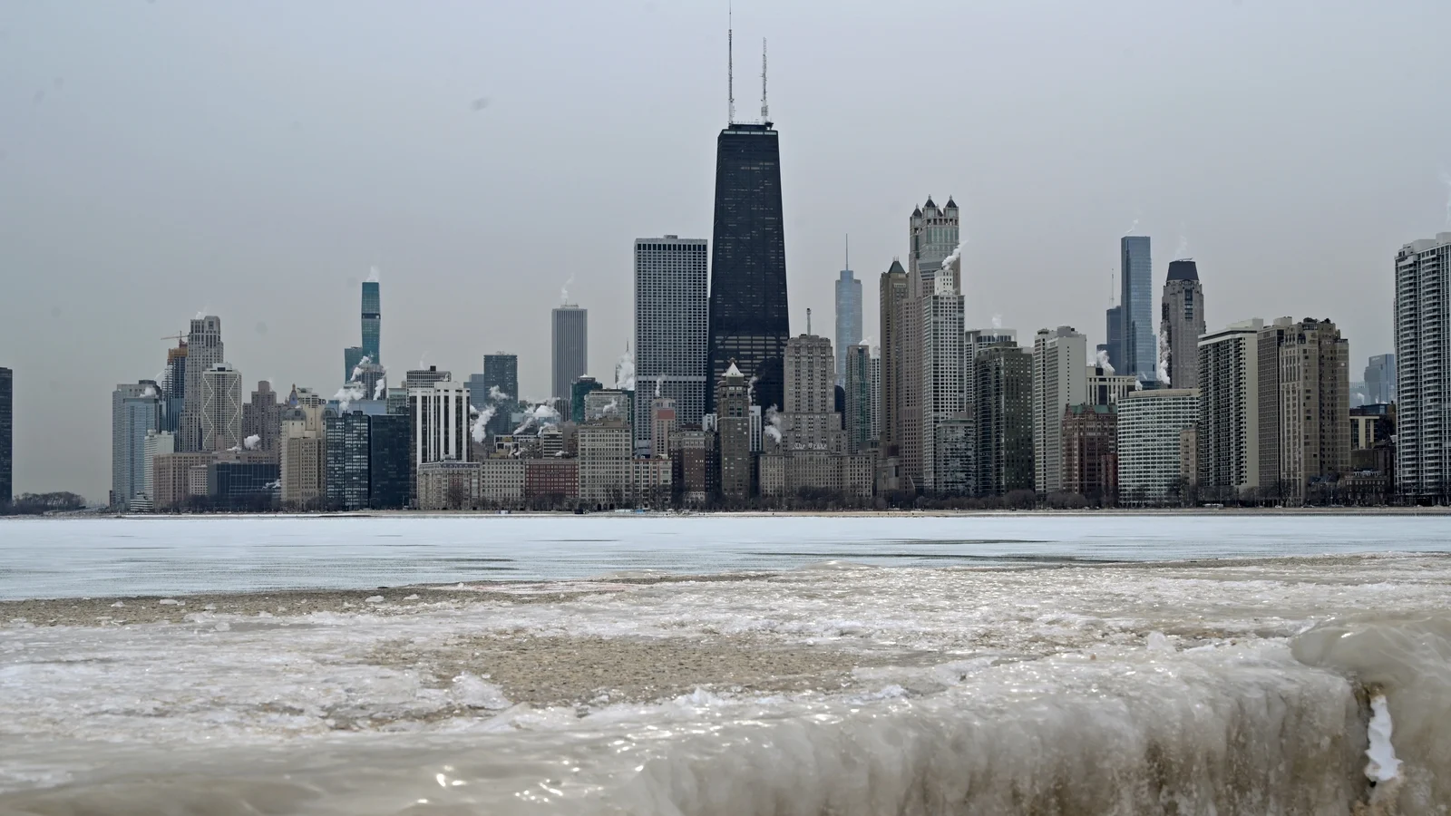 U.S. winter storm knocks out power to 230,000, cancels thousands of flights
