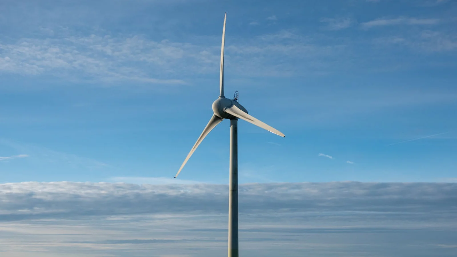 Wind and solar surpass fossil fuels in EU electricity generation