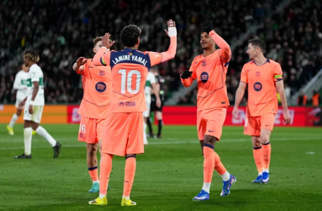 Barcelona win at Elche as Atlético drop more away points in La Liga