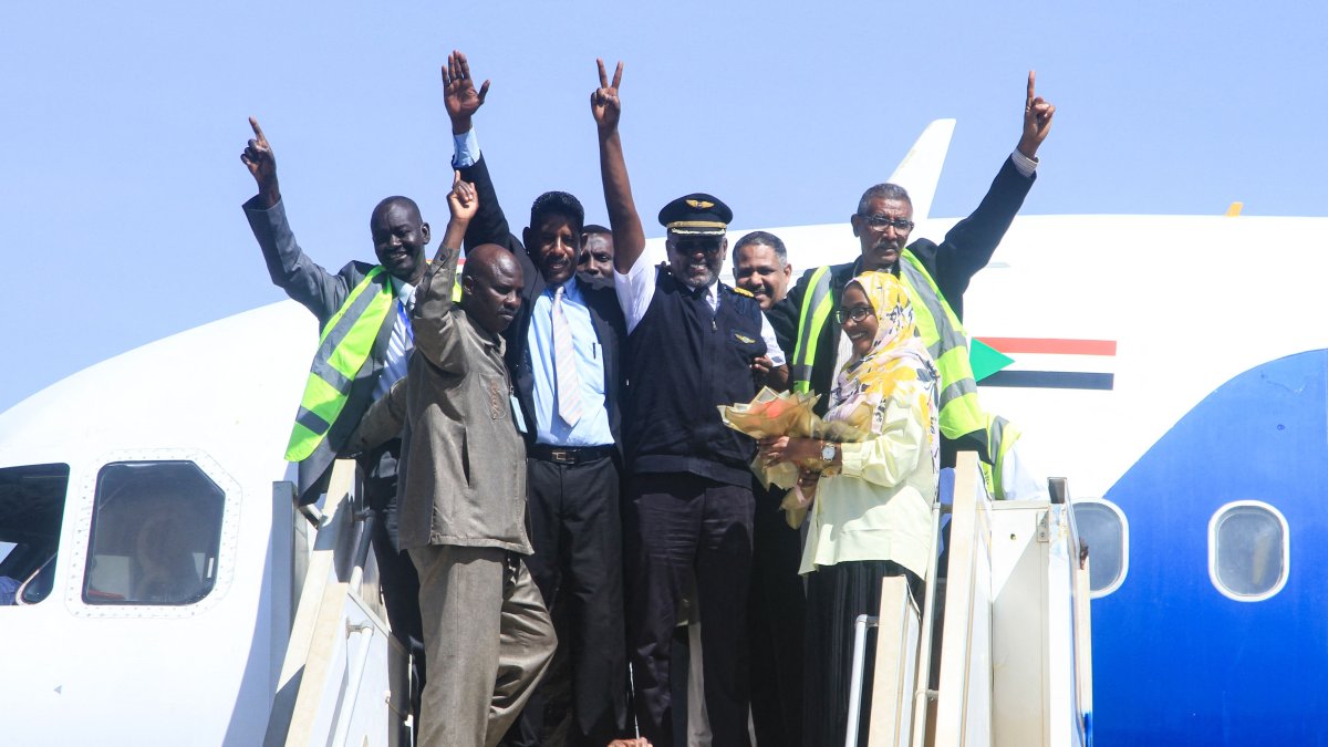 First Civilian Plane Lands in Khartoum After Hiatus