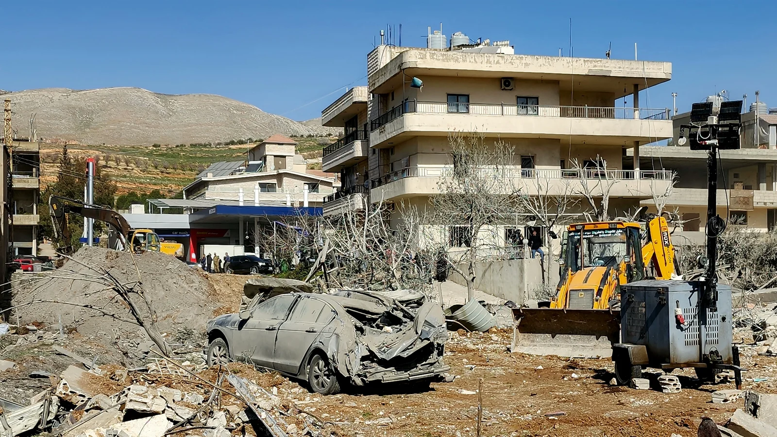 Israeli airstrikes kill eight Hezbollah fighters, official says