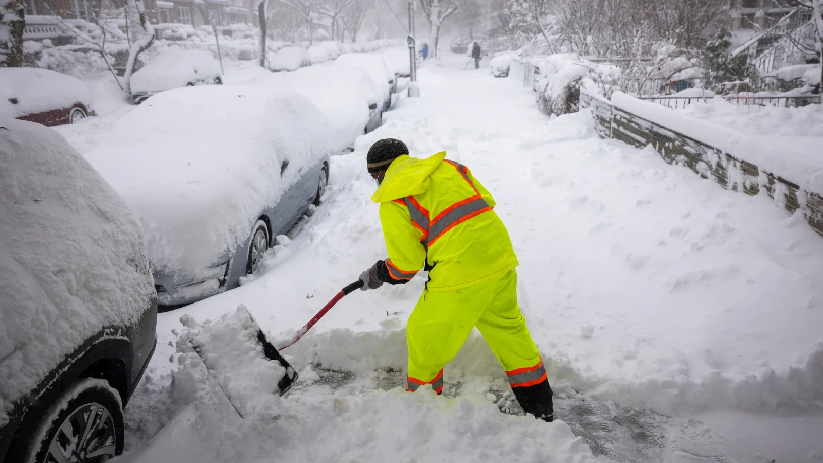 Powerful blizzard slams U.S. Northeast, snarling travel across the region