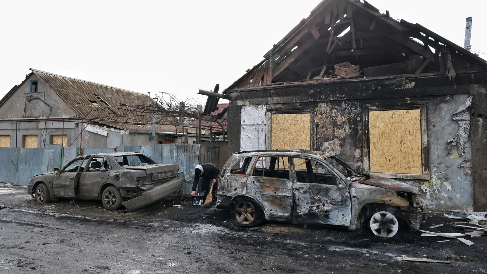 Russian attacks leave three dead in Ukraine amid pipeline rift with Hungary, Slovakia