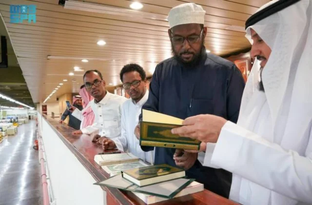Somali Minister Praises Quran Printing Efforts in Madinah