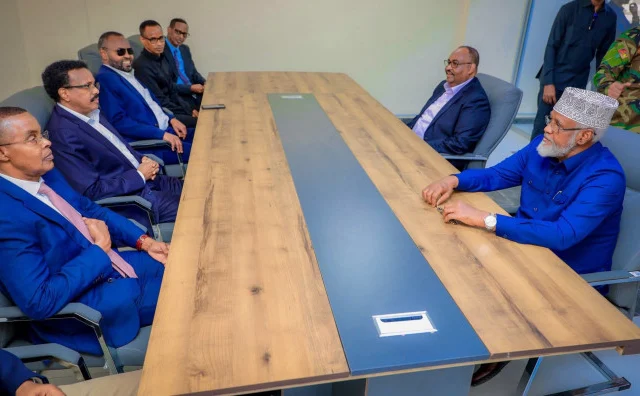 Somalia’s Farmaajo Meets Puntland State, Jubbaland Leaders, Urges Compromise to End Political Deadlock