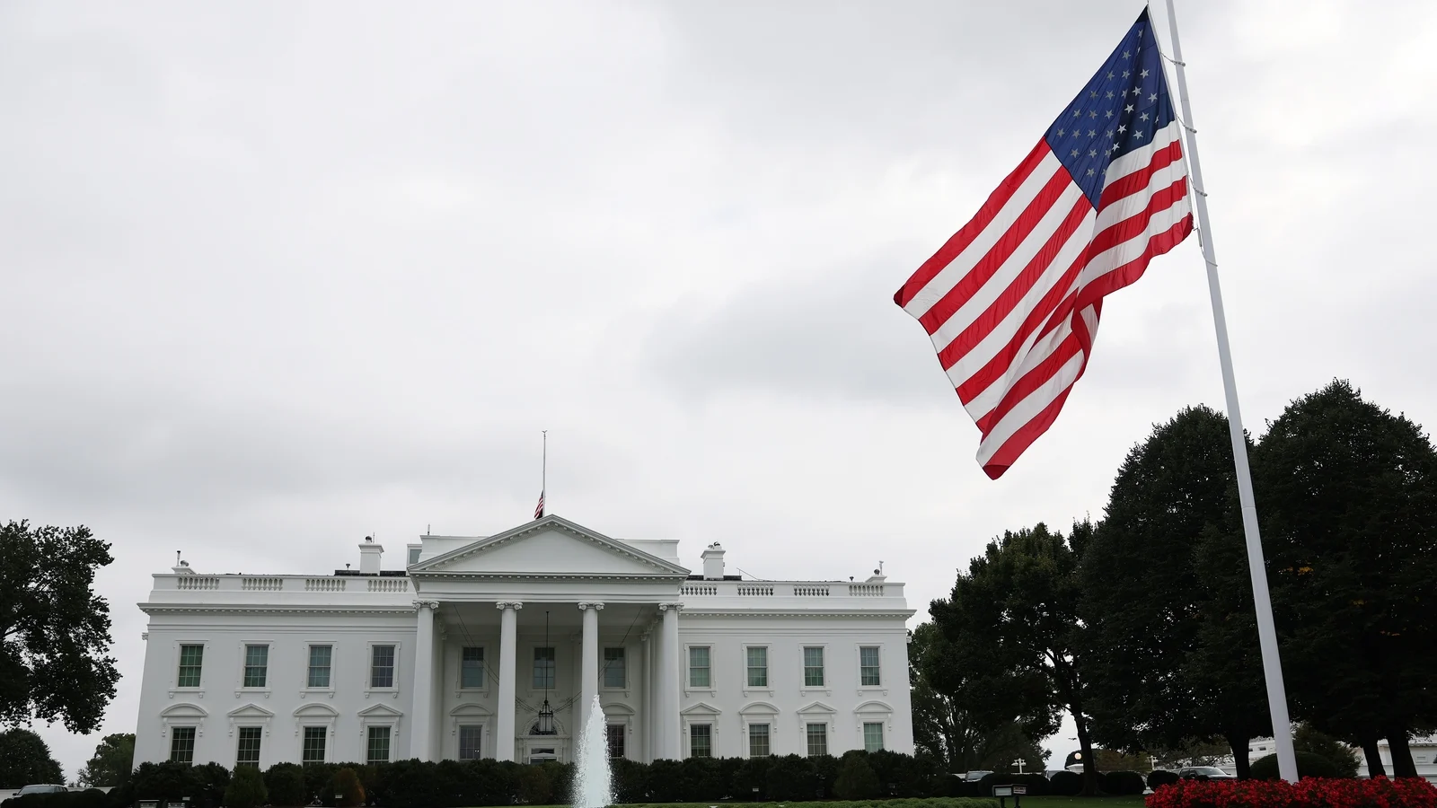 Trump says he’s ordering release of UFO and alien records