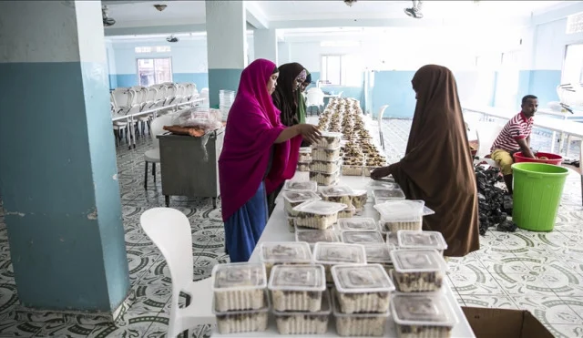 Turkish charity delivers food aid to 8,250 families in Somalia
