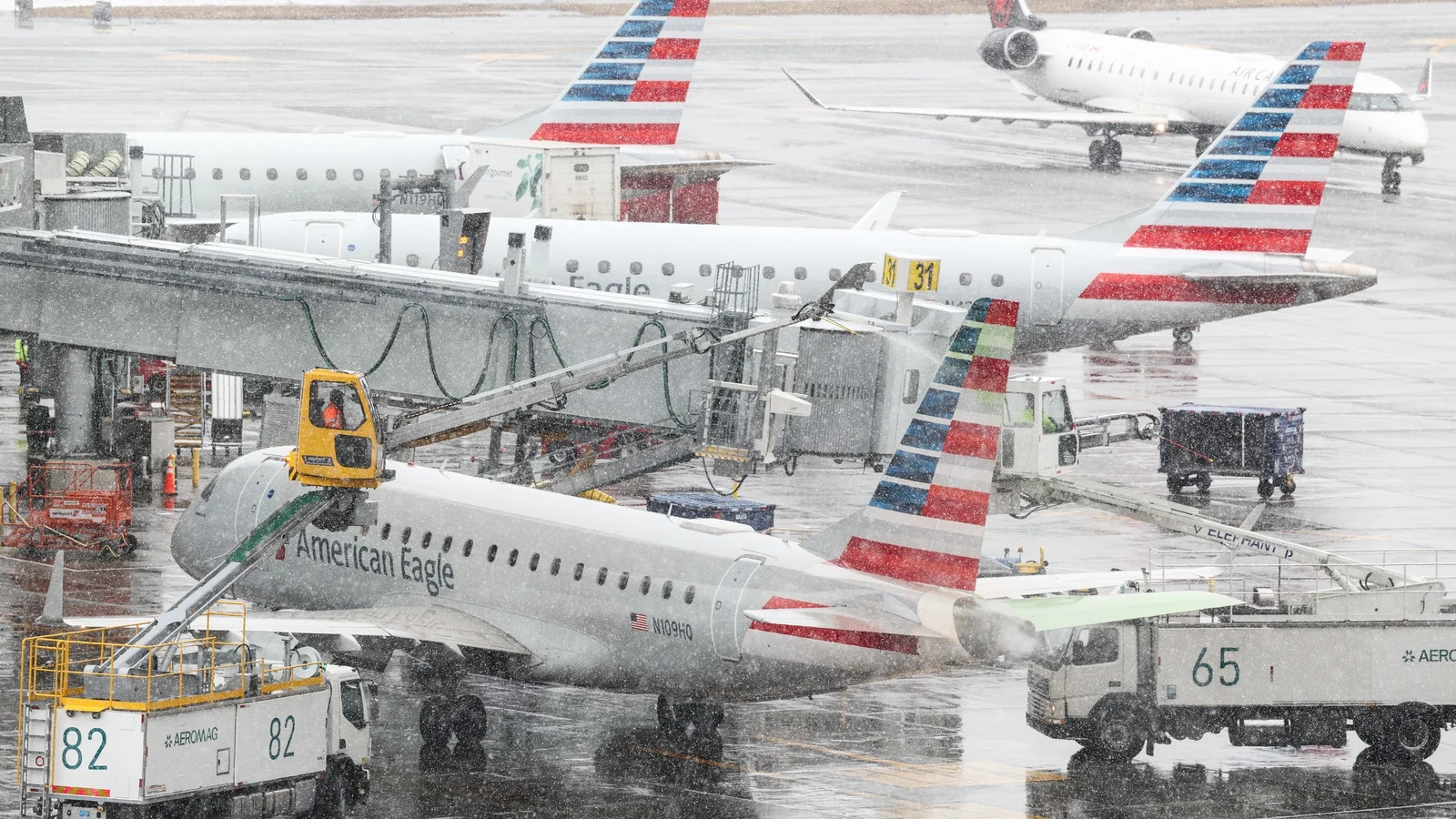 U.S. Northeast blizzard forces cancellations of flights between Ireland and America