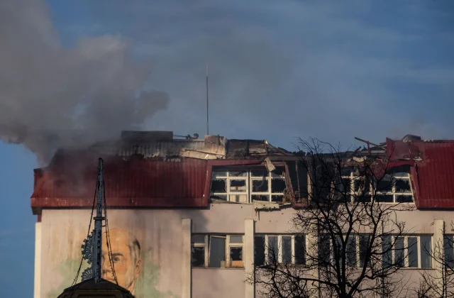 Ukraine, Russia push forward with peace negotiations as Trump applies pressure