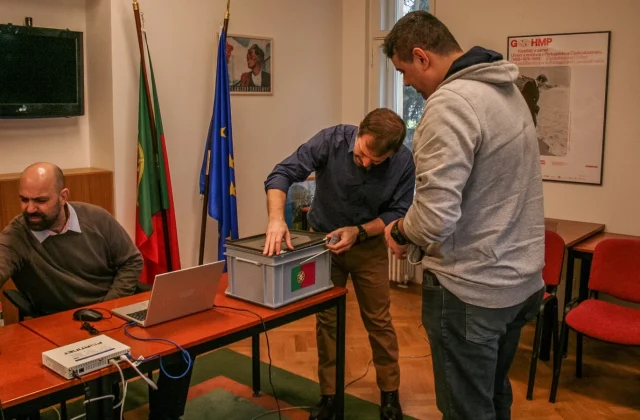 Voting opens in Portugal’s presidential runoff as second round begins