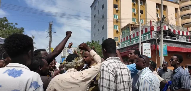 Bajaj drivers block Mogadishu roads to protest soaring fuel prices