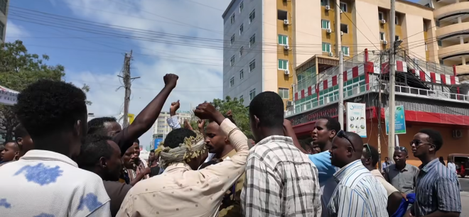 Bajaj drivers block Mogadishu roads to protest soaring fuel prices